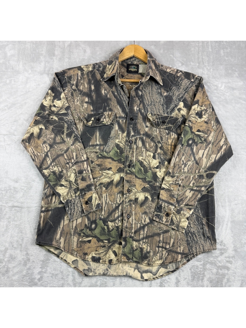 VTG Wolf Mountain Hunting Wear Men XL Camo Button Down Shirt Realtree Woodland